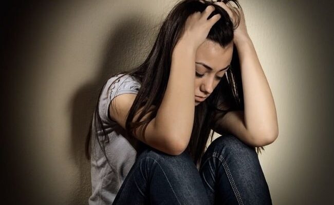 Depresyonda Olduğunuz Anlamına Gelebilecek 4 Duygu ve Belirti